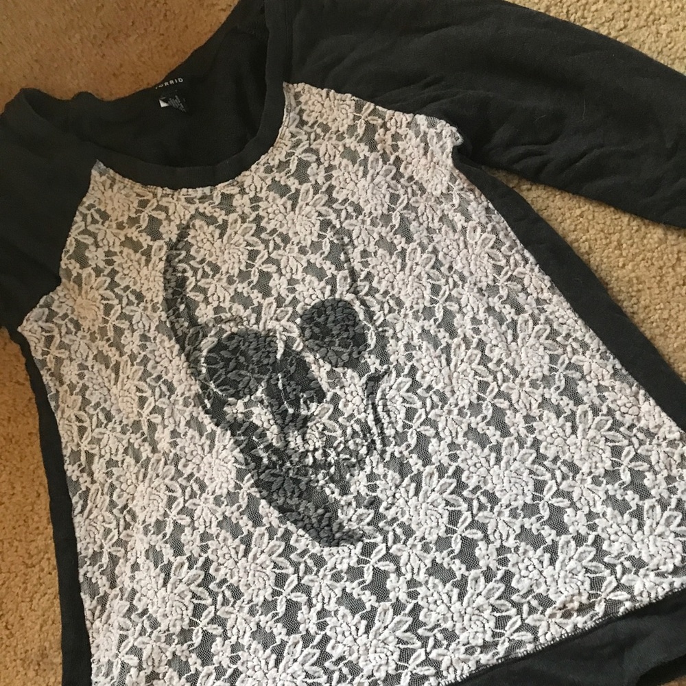 LACE FRONT SKULL SWEATSHIRT